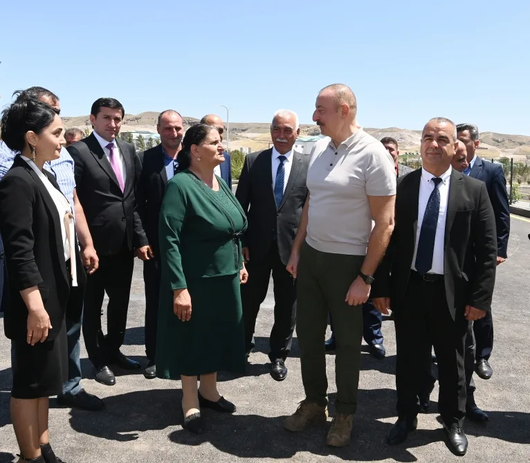 İlham Əliyev və Mehriban Əliyeva “Ağıllı kənd”in açılış mərasimində iştirak ediblər - YENİLƏNİB + FOTO