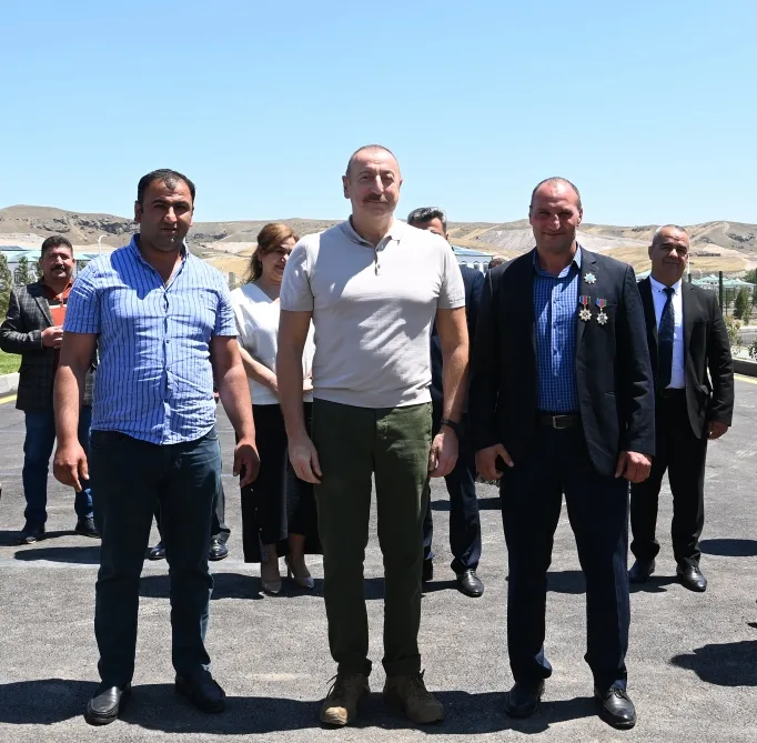 İlham Əliyev və Mehriban Əliyeva “Ağıllı kənd”in açılış mərasimində iştirak ediblər - YENİLƏNİB + FOTO