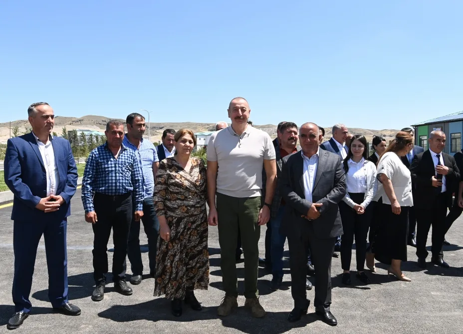 İlham Əliyev və Mehriban Əliyeva “Ağıllı kənd”in açılış mərasimində iştirak ediblər - YENİLƏNİB + FOTO