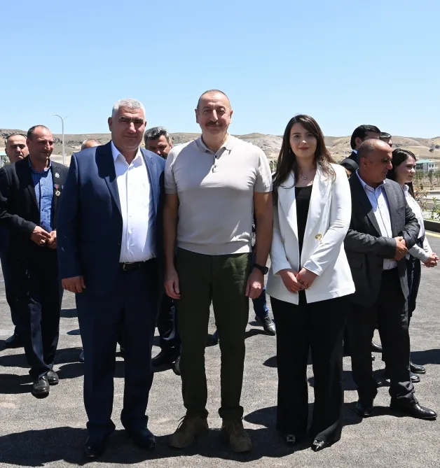 İlham Əliyev və Mehriban Əliyeva “Ağıllı kənd”in açılış mərasimində iştirak ediblər - YENİLƏNİB + FOTO