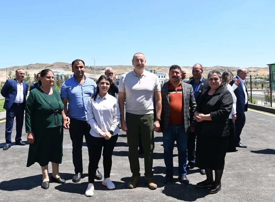 İlham Əliyev və Mehriban Əliyeva “Ağıllı kənd”in açılış mərasimində iştirak ediblər - YENİLƏNİB + FOTO