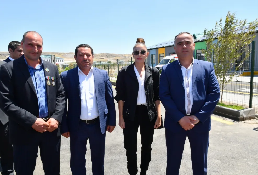 İlham Əliyev və Mehriban Əliyeva “Ağıllı kənd”in açılış mərasimində iştirak ediblər - YENİLƏNİB + FOTO