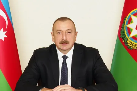 İlham Əliyev Azərbaycan Xalq Cümhuriyyətinin şərəfinə ucaldılmış abidəni ziyarət edib