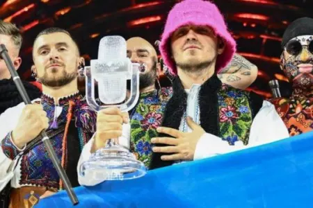 Eurovision qalibi Ukrayna qrupu kubokunu hərracda satıb