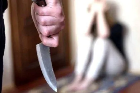 Bakıda 55 yaşlı kişi bacısı və bacısı oğlunu doğradı