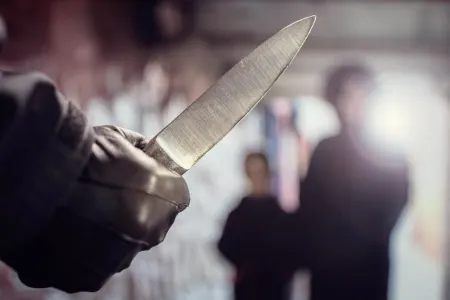 Bakıda kafedə qanlı dava - Bıçağı kürəyinə sancdılar