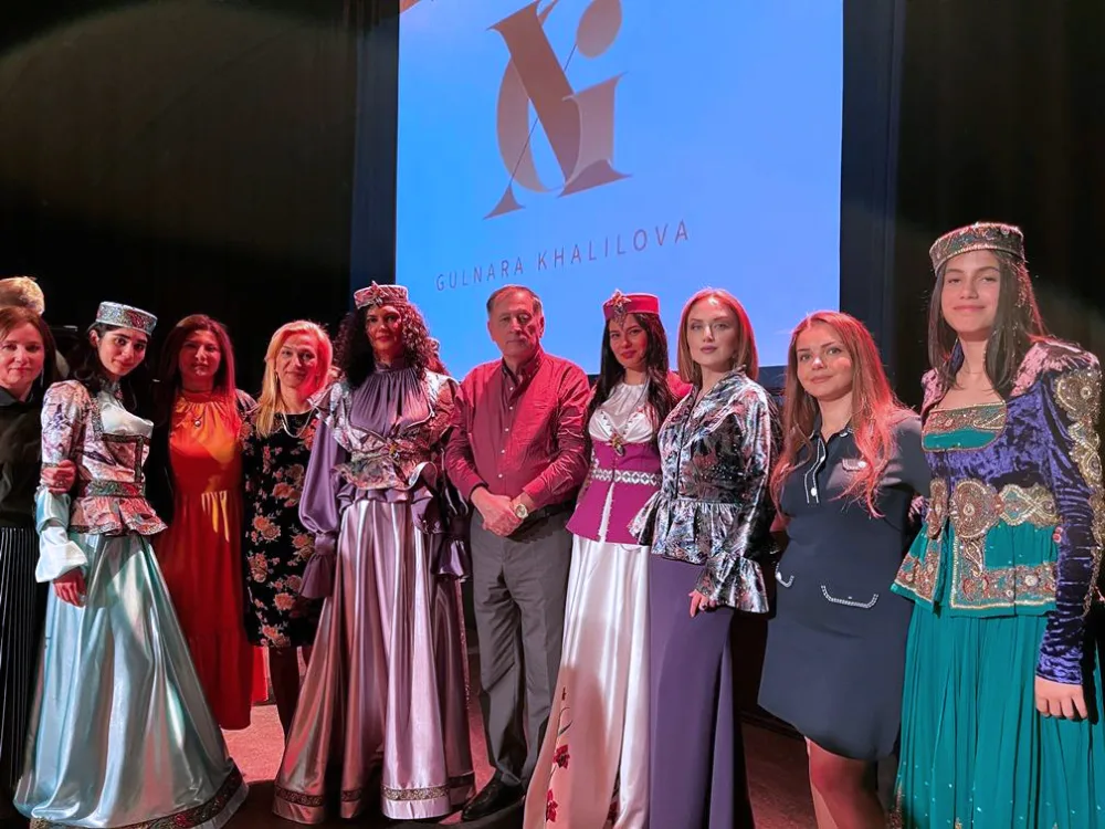 Gülnarə Xəlilovanın "Xarıbülbül və Qarabağ" milli geyim kolleksiyası Norveçdə nümayiş olundu – - FOTO - VİDEO