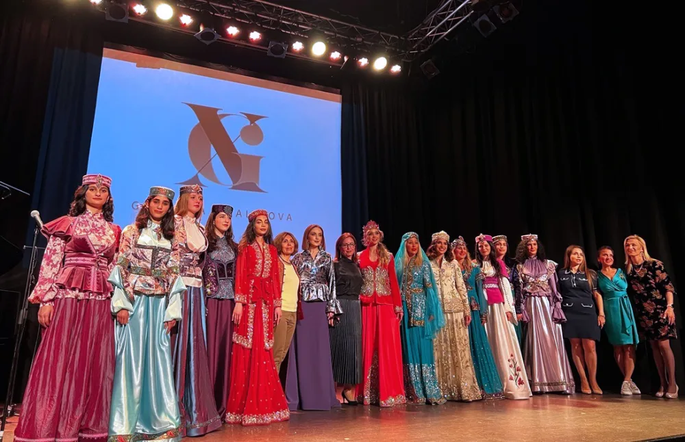 Gülnarə Xəlilovanın "Xarıbülbül və Qarabağ" milli geyim kolleksiyası Norveçdə nümayiş olundu – - FOTO - VİDEO