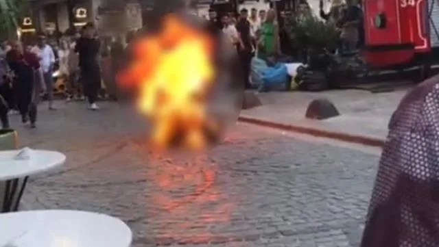 İstanbulda qandonduran hadisə: Özünü yandırdı, xilas etmək əvəzinə şelfi çəkdilər - VİDEO