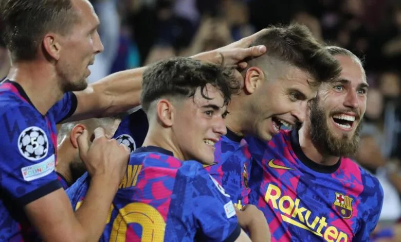 Pike Şakiraya komanda yoldaşının anası ilə xəyanət edib