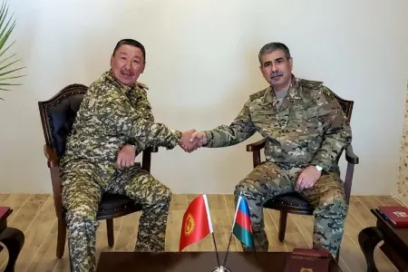 Azərbaycan və Qırğızıstan müdafiə nazirlərinin görüşü keçirilib- - FOTO