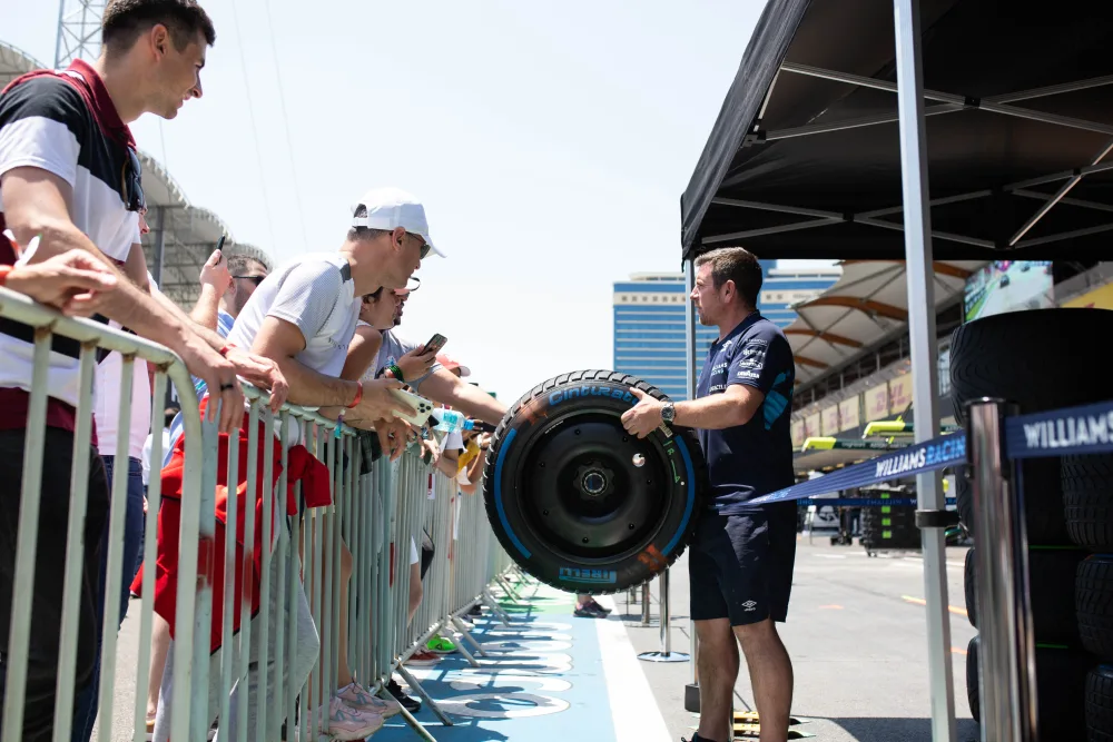 Möhtəşəm Bakı “Pit walk”u baş tutdu - FOTOLAR