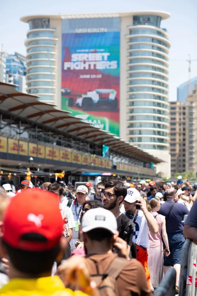 Möhtəşəm Bakı “Pit walk”u baş tutdu - FOTOLAR