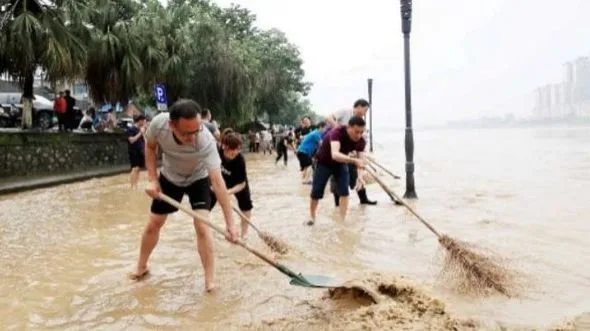 Çində daşqınlar can alır: 286 min insan təxliyə edildi - FOTO