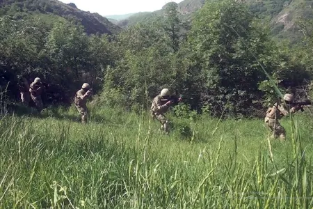 Azərbaycan komandoları şərti düşməni zərərsizləşdirdi - VİDEO