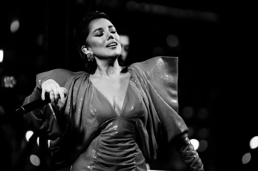 Əməkdar artist pandemiyadan sonra ilk dəfə xalq konsertində çıxış etdi - FOTOLAR