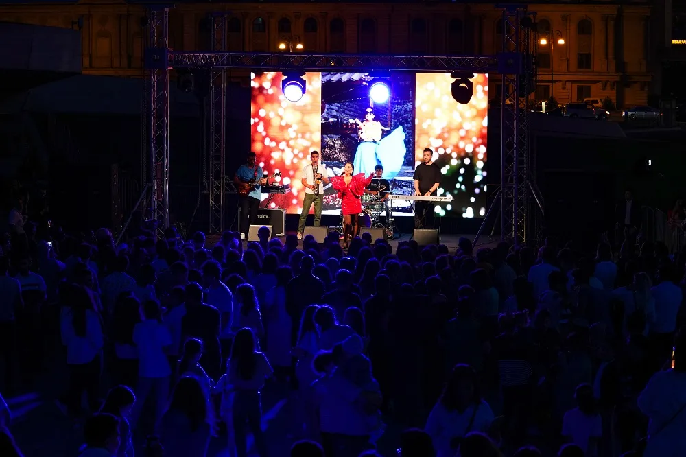 Əməkdar artist pandemiyadan sonra ilk dəfə xalq konsertində çıxış etdi - FOTOLAR