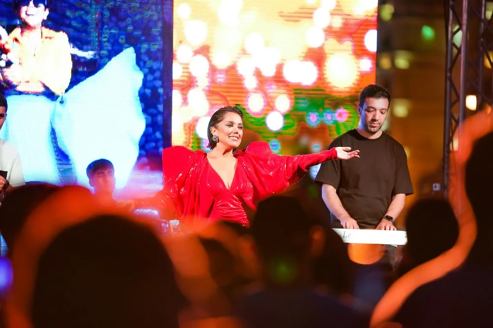 Əməkdar artist pandemiyadan sonra ilk dəfə xalq konsertində çıxış etdi - FOTOLAR