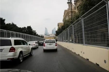 "Formula 1"ə görə bağlanan küçə və prospektlərdə təhlükəsizlik baryerləri sökülür
