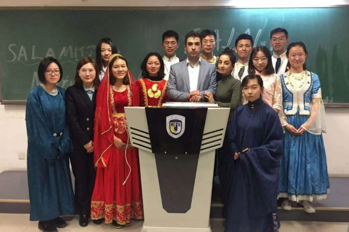 Çində ilk azərbaycanşünaslar ali təhsillərini başa vurdu - -FOTO