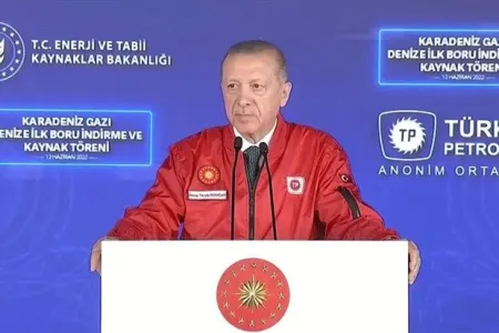 Ərdoğan: “2023-cü ilin birinci rübündən etibarən Qara dəniz qazı evlərdə istifadə ediləcək”
