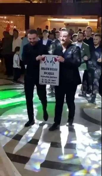 Dostları bəyə başdaşı hədiyyə etdilər - FOTO