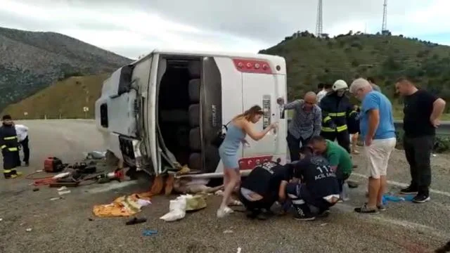 Türkiyədə turistləri daşıyan avtobus aşıb, 1 nəfər ölüb, 22 nəfər yaralanıb