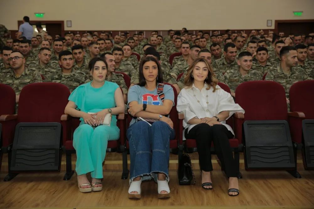 Qurtuluş Günü hərbçilərlə qeyd olundu - Ruhi Əliyeva təltif edildi - FOTO