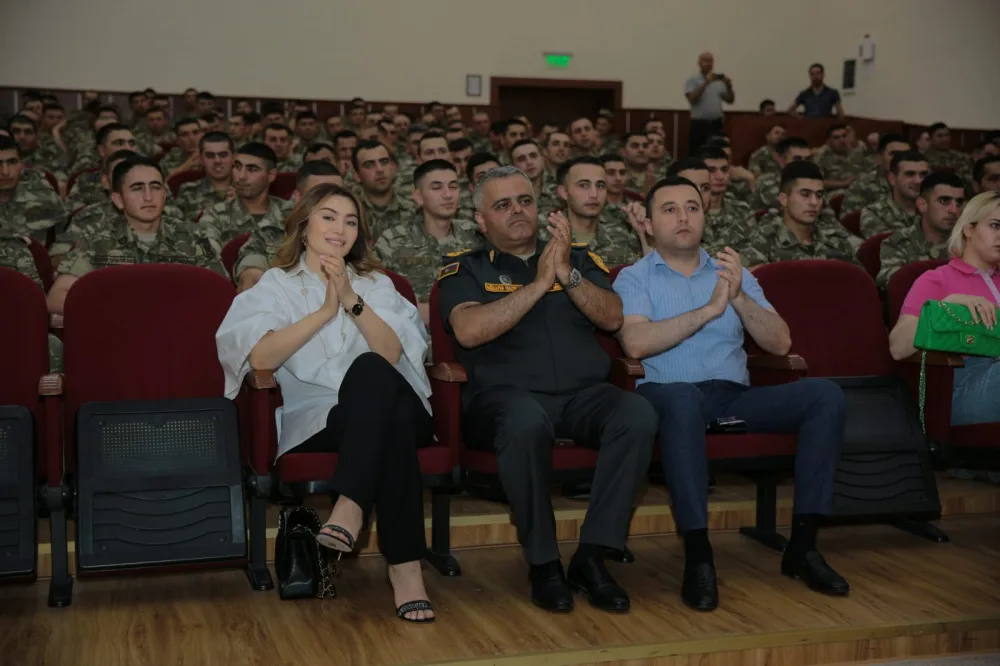 Qurtuluş Günü hərbçilərlə qeyd olundu - Ruhi Əliyeva təltif edildi - FOTO