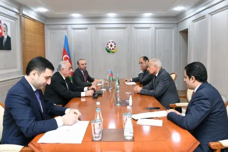 Əli Əsədov Ərəb Dövlətləri Liqasının Baş katibi ilə görüşdü