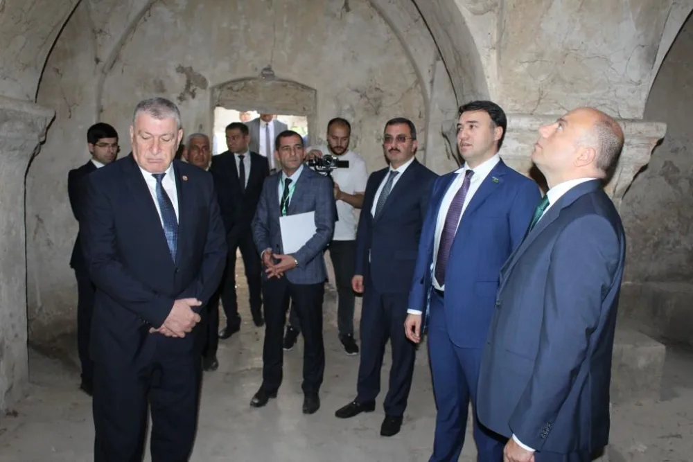 Mədəniyyət naziri Sabirabadda tarixi tikiliyə baxış keçirdi - FOTO