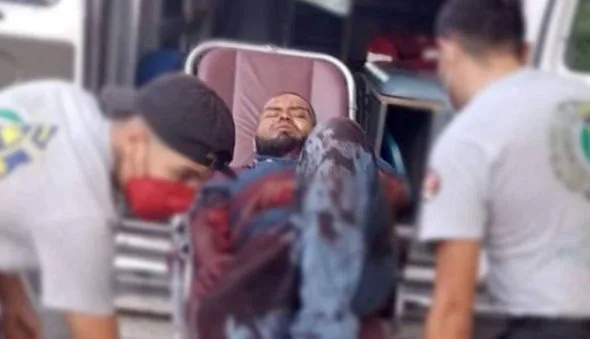 Pələngi sığallamaq istəyən zoopark işçisinin qorxudan ürəyi partladı - FOTO/VİDEO