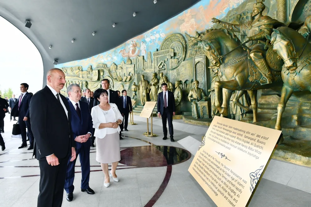 İlham Əliyev Daşkənddə Müstəqillik abidəsini ziyarət etdi - YENİLƏNİB - FOTO