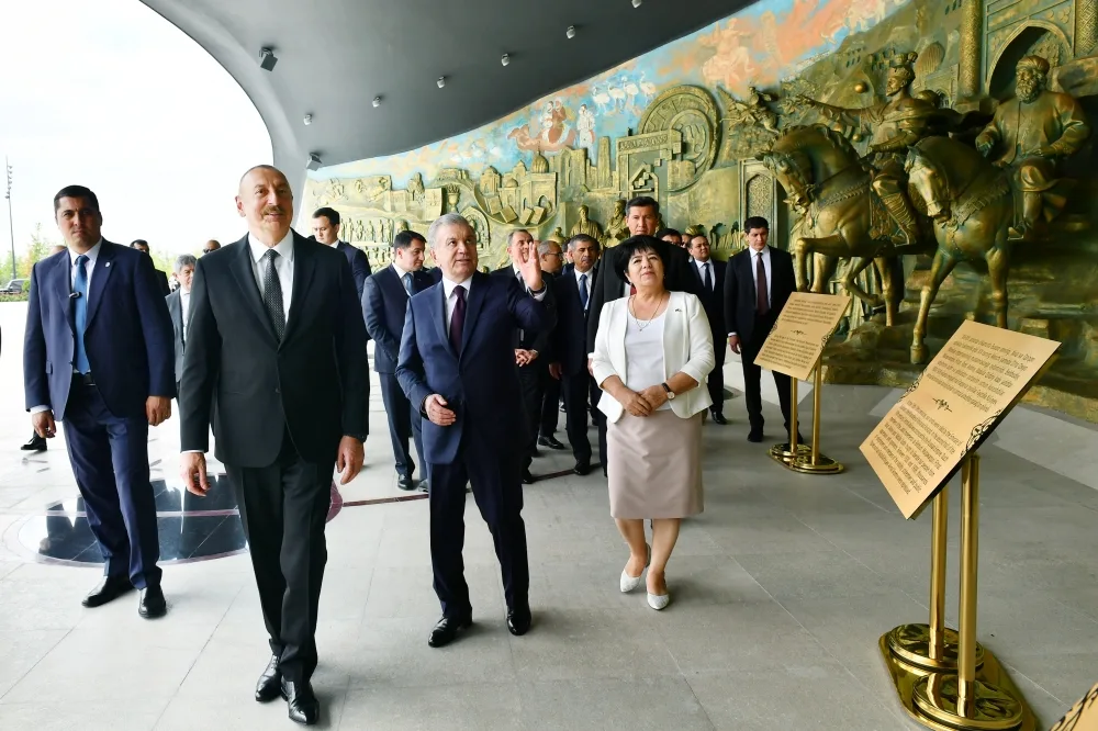 İlham Əliyev Daşkənddə Müstəqillik abidəsini ziyarət etdi - YENİLƏNİB - FOTO