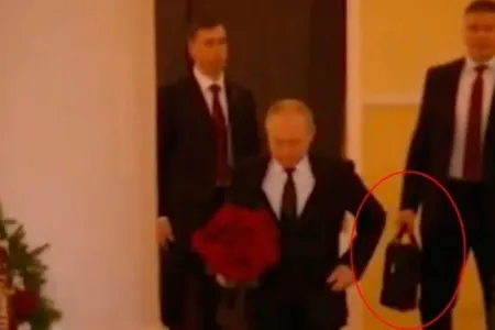Putinin mühafizəçisi başından - VURULDU