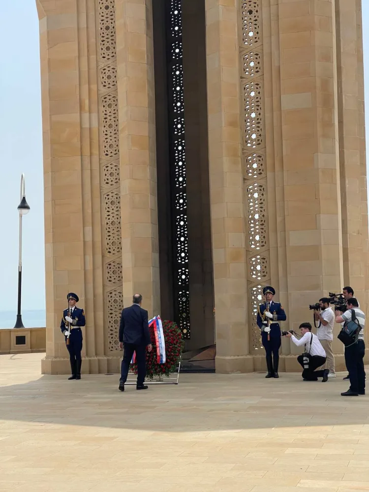 Lavrov Şəhidlər xiyabanında - Fotolar