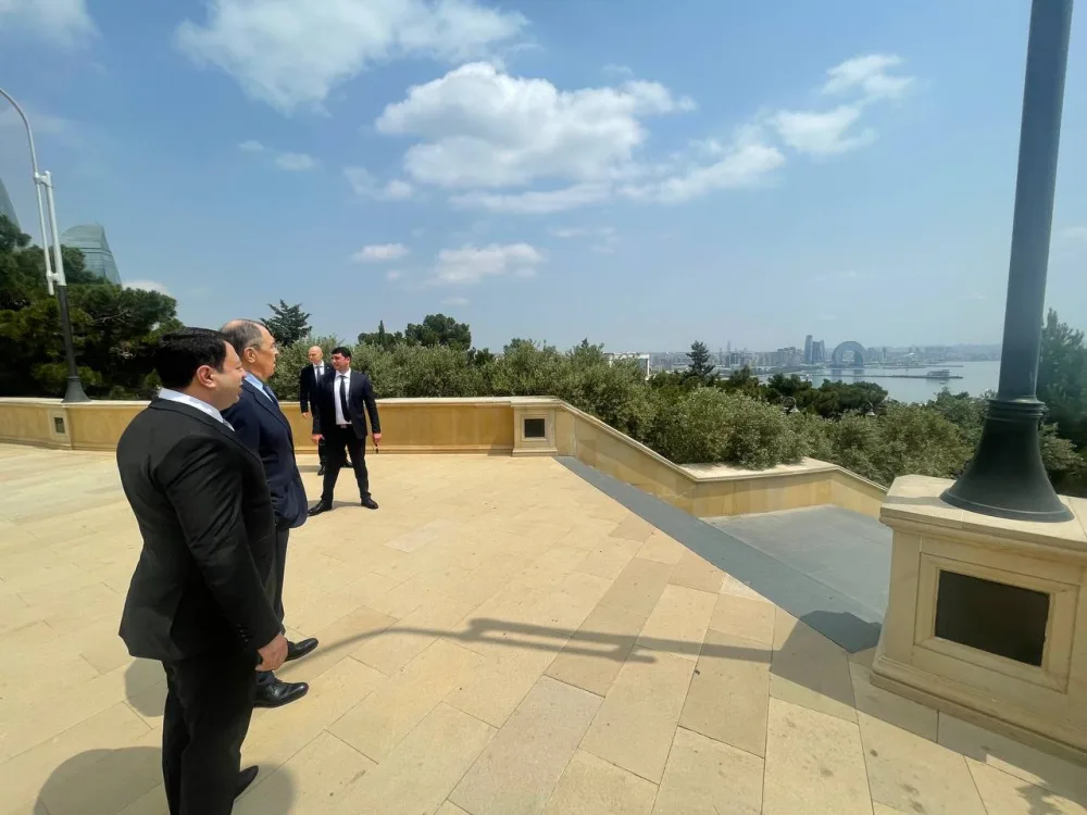 Lavrov Şəhidlər xiyabanında - Fotolar