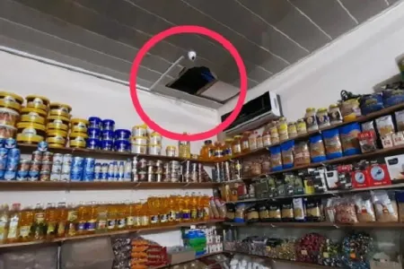 Mağazanın damını söküb oğurluğa girdilər - FOTO