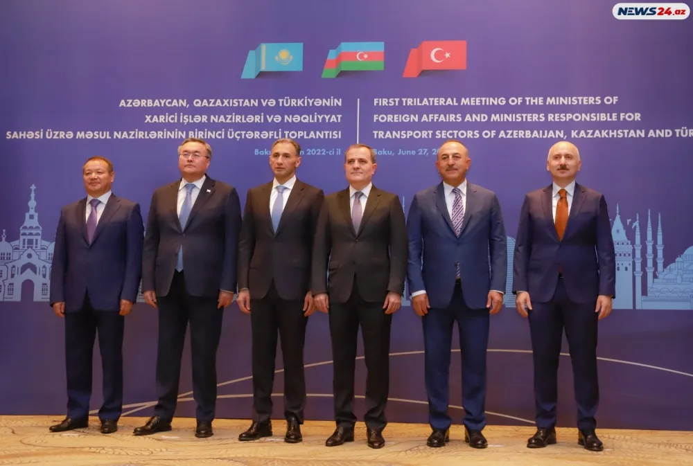 Bakıda Azərbaycan, Türkiyə, Qazaxıstanın üçtərəfli toplantısı keçirilir - -Foto