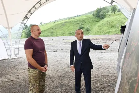İlham Əliyev Laçında “Həkəriçay” su anbarı layihəsi ilə tanış oldu