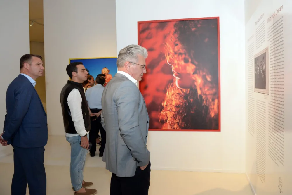 Heydər Əliyev Mərkəzində “Rezanın daxili Odisseyası” adlı fotosərgi açılıb - FOTO