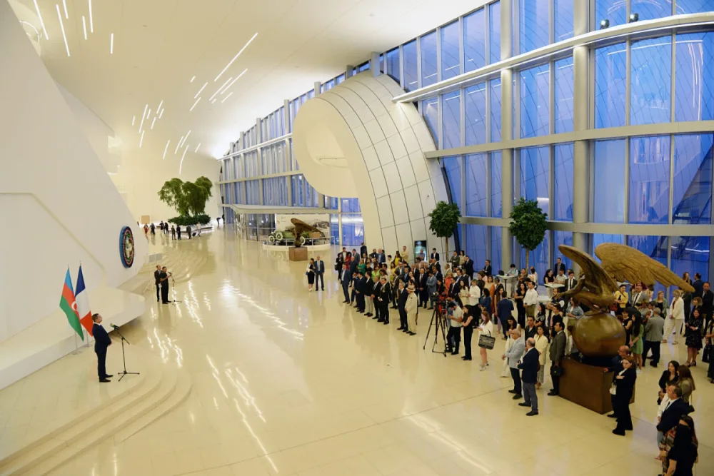 Heydər Əliyev Mərkəzində “Rezanın daxili Odisseyası” adlı fotosərgi açılıb - FOTO