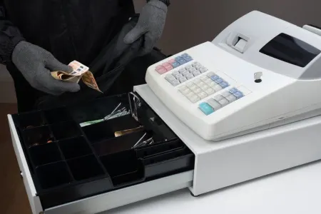 Sumqayıtda şok hadisə - Mağazaya basqın edib satıcının əl-ayağını bağladılar