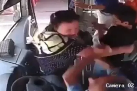 Sumqayıtda avtobusda DAVA: - Qadın sərnişin və sürücü... - VİDEO