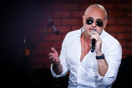 "Tək qalmağı sevirəm, öz dünyama çəkilirəm"- - Miri Yusif
