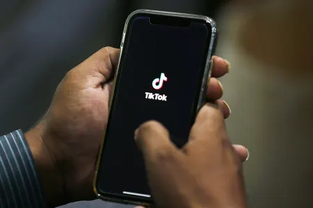 ABŞ “TikTok”un tətbiq mağazalarından silinməsini tələb etdi