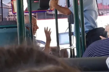 Daha bir sürücü-sərnişin DAVASI: Bir-birlərini QARĞIŞ ATƏŞİNƏ tutdular - VİDEO