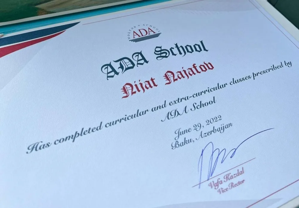 Mələkxanım Əyyubovanın oğlu məzun oldu