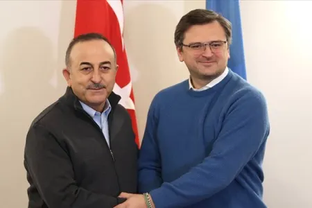 Çavuşoğlu ilə Kuleba telefonla danışdı
