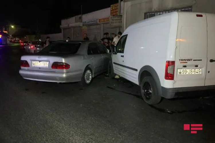 Bakıda iki avtomobil toqquşub, xəsarət alan var - FOTO